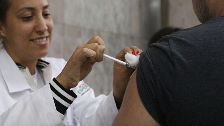estudo-alerta-para-necessidade-de-doses-de-reforco-contra-covid-19